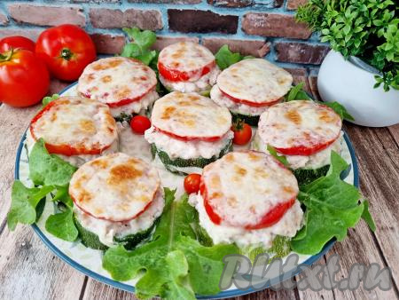 Кабачки кружочками с фаршем, помидорами и сыром в духовке