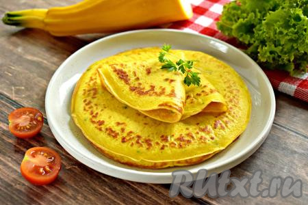 Аппетитные, вкусные, нежные блины, замешанные из кабачка на воде, лучше всего есть горячими, хотя и в остывшем виде они тоже хороши.