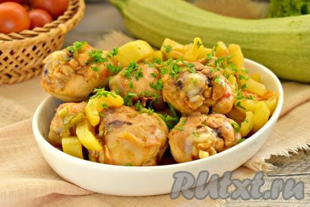 Рагу из кабачков с курицей в мультиварке