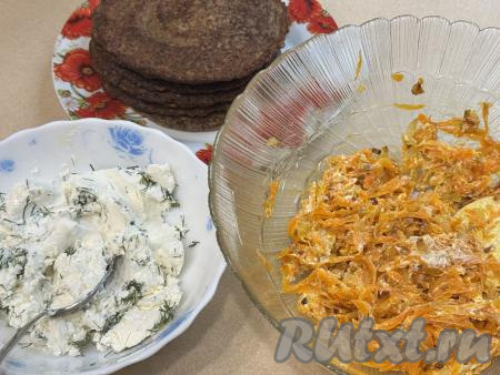 Теперь можно приступать к сборке закусочного торта.