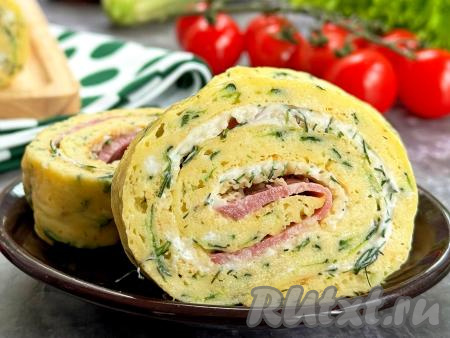 Рулет из кабачков с колбасой и сыром