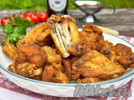 Куриные крылья в казане на костре