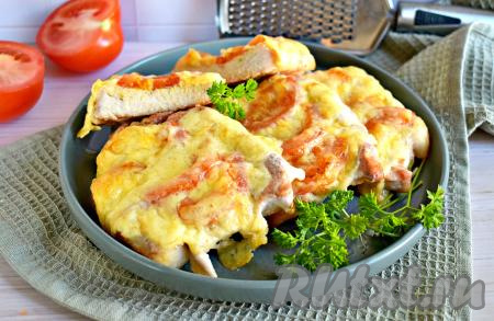 Мясо по-французски из свинины в духовке с помидорами и сыром