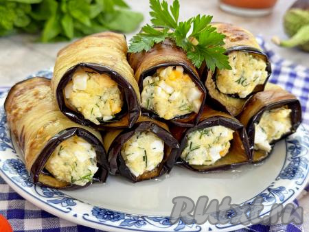 Рулетики из баклажанов с яйцом и сыром