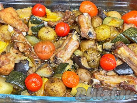 Свиные рёбрышки с овощами в духовке