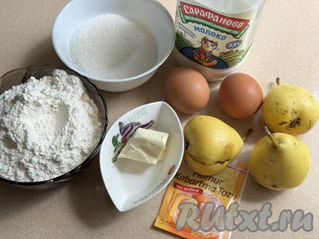 Подготовить продукты для приготовления вафель с грушами в вафельнице. Груши вымыть. Молоко можно взять любой жирности (я купила жирностью 2,5%). Сливочное масло растопить (я растопила его в микроволновке), дать ему немного остыть.