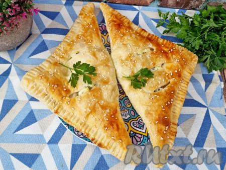 Хачапури с адыгейским сыром из слоёного теста