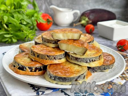 Баклажаны получаются нежными, в меру мягкими, а кляр делает их более сытными.