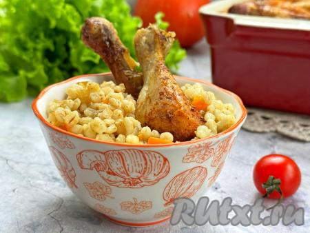 Куриные ножки с перловкой в духовке