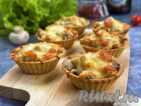 Жульен в тарталетках с курицей и грибами в сметане в духовке