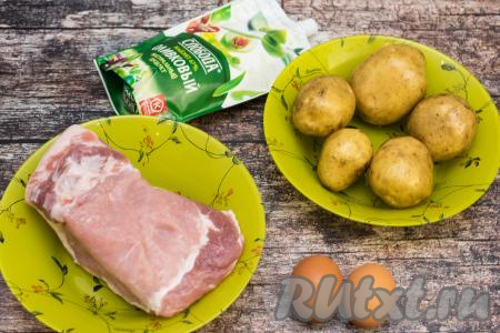 Подготовить продукты для приготовления отбивных из свинины в картофельной шубке в духовке. Для отбивных я взяла кусок корейки.