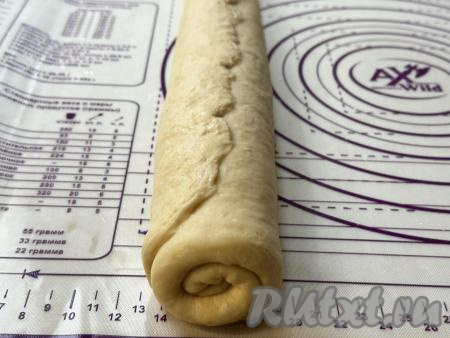 Хорошо скрепить край теста.