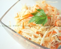 Салат витаминный из капусты с морковью и уксусом