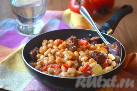Аппетитный гуляш с фасолью по-сербски, приготовленный по этому рецепту, прекрасно подойдёт для семейного обеда или ужина.
