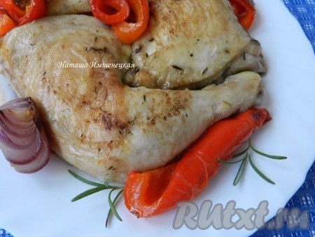 Тыква, болгарский перец и лук станут прекрасным дополнением к куриному мясу.
