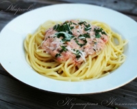 Спагетти с помидорами и сыром
