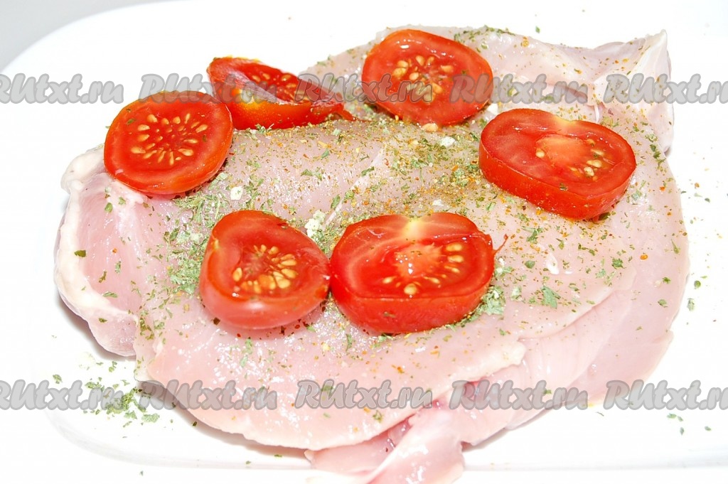 Курица с моцареллой и помидорами в духовке рецепт с фото