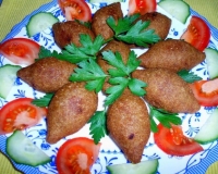 Куббe - котлетки из булгура с начинкой из мяса и орешков (ливанская кухня)