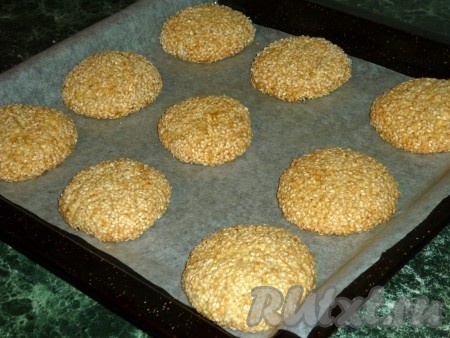 Ставим печенье в предварительно разогретую до 180 градусов духовку на 15-20 минут. 