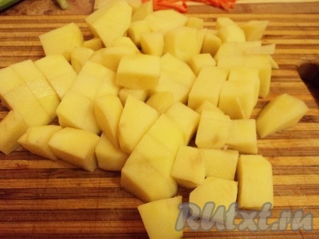 Картошку нарезать кубиком.
