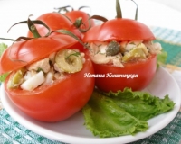 Вкусный салат из печени трески в помидорах