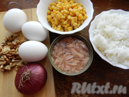 Ингредиенты для приготовления вкусного салата с консервированным тунцом