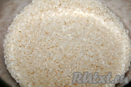 Приготовить рис. На 1 едока полагается взять 0,5 стакана риса.
