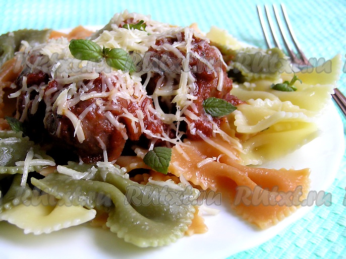 Фарфалле с фрикадельками в томатно-базиликовом соусе: 18 фото в рецепте