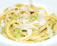 Спагетти с пармезаном и авокадо