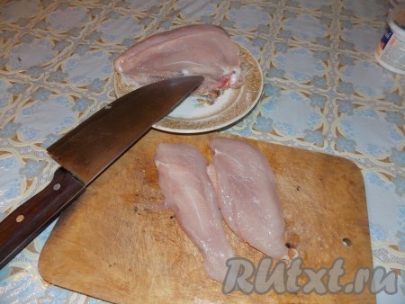 Куриное мясо порезать на порционные кусочки. 
