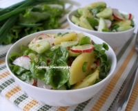 Салат с овощами и зернистой горчицей