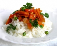 Пряное овощное соте с рисом