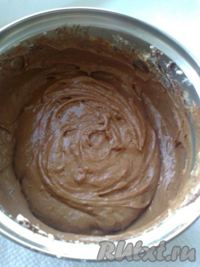 Шоколадное тесто должно получиться однородным, в меру густым.
