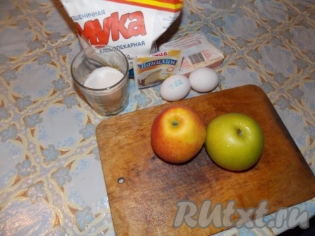 Ингредиенты для приготовления шарлотки с яблоками