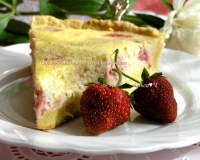 Пирог с творожно-сметанной заливкой и ягодами