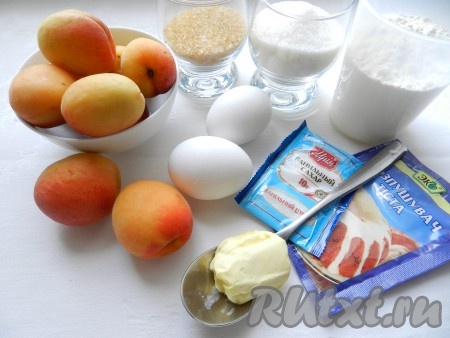 Ингредиенты для приготовления перевернутого пирога с абрикосами