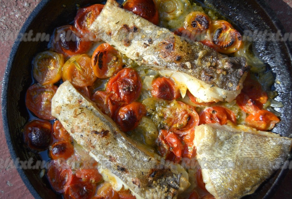 Самая вкусная запеченная рыба с помидорами и оливками