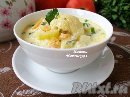 Вкусный, сытный, полезный суп с цветной капустой и кабачком готов.
