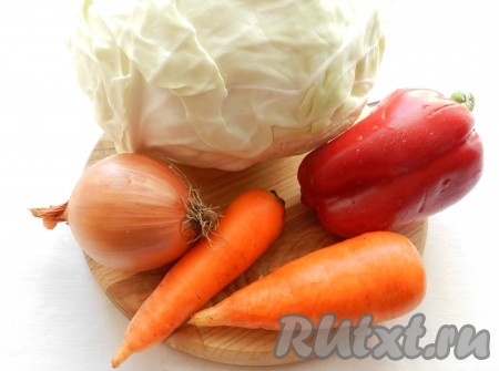 Ингредиенты для приготовления салата из капусты с перцем, морковью и луком