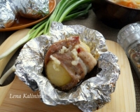 Отварная картошка в беконе в духовке