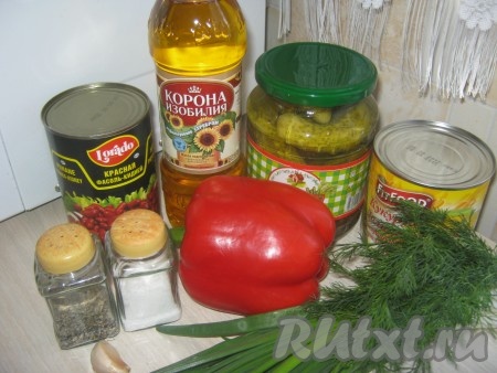 Подготовим продукты для приготовления салата "Мазурка" с фасолью и кукурузой.