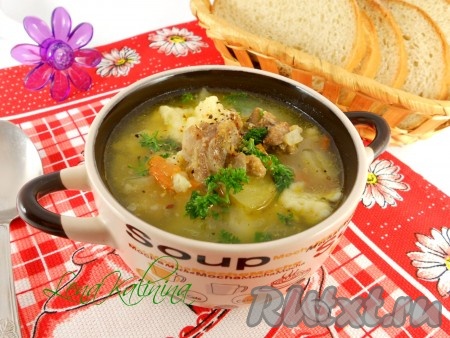 Дать этому вкуснейшему супу с клецками настояться минут 10 в мультиварке и можно подавать к обеду, разлив суп по тарелкам и посыпав зеленью!
