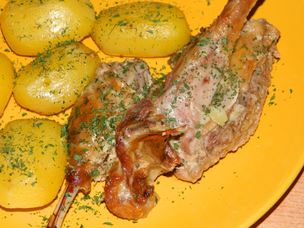 Утка с картошкой в духовке - рецепт с фото на пластиковыеокнавтольятти.рф