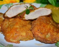 Куриное филе в сырном кляре на сковороде