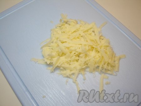 Натертый сыр для свекольного салата