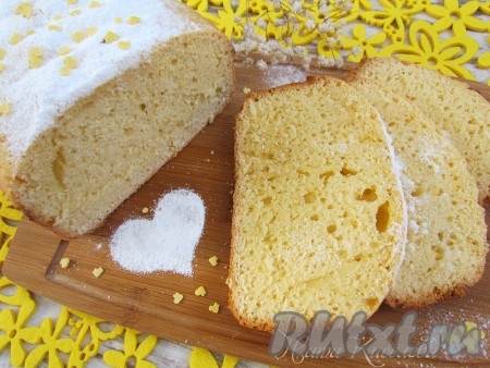 Вкусный лимонный кекс, приготовленный в хлебопечке, можно подавать к столу.
