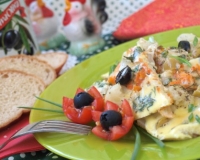 Цветная капуста с молоком и яйцами на сковороде