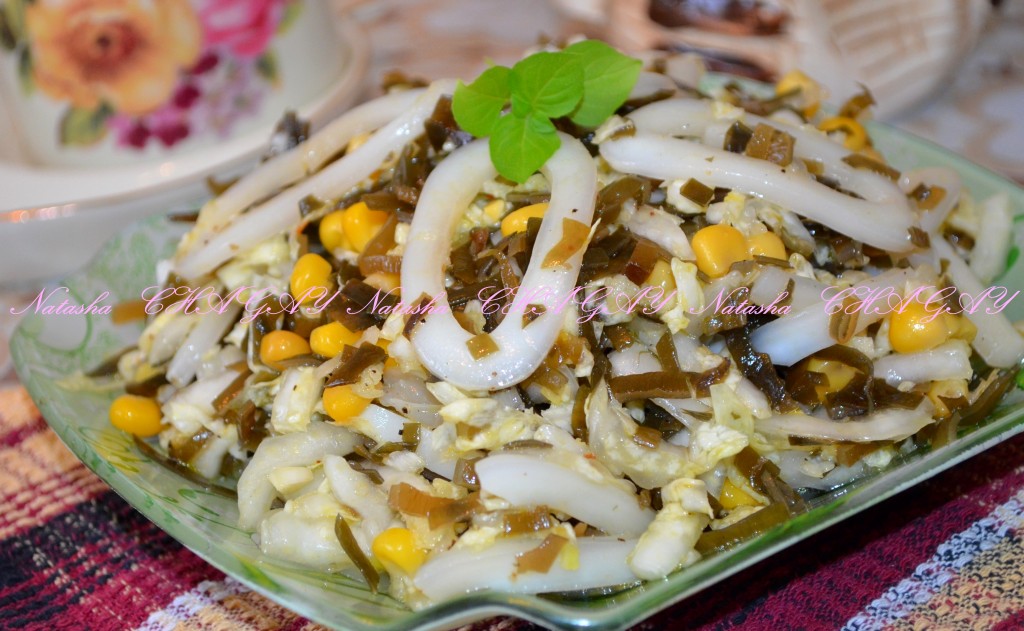 Вкусный салат с кальмарами и морской капустой. Подробный рецепт с фото | Salatyk