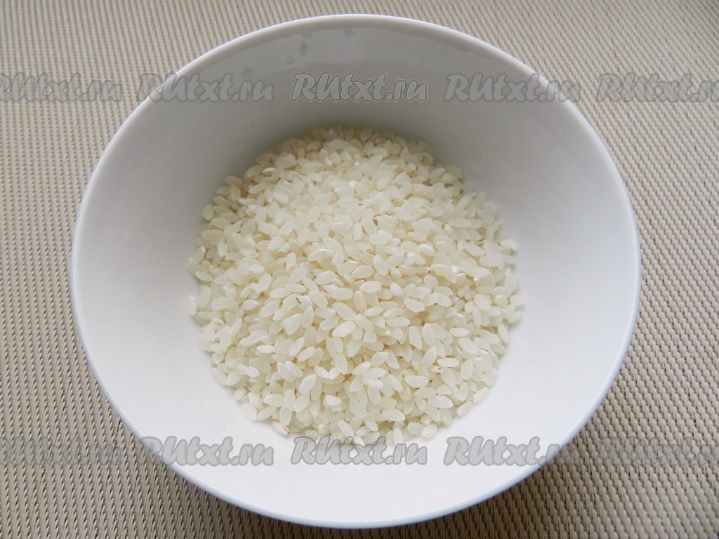 Рис промыть, добавить к курице и варить еще 15 минут (до готовности риса).