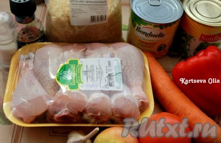 Необходимые продукты для приготовления курицы с рисом и овощами по-каталонски.
